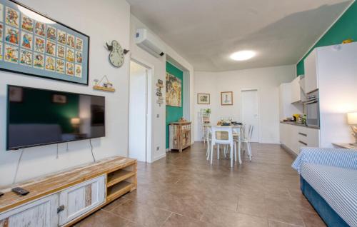 Torre del Mare Apartment | Awesome Apartment In Bergeggi With Wifi