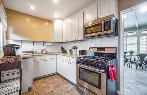 South Redondo Apartment | #B 1-level, 2Bd, 1Block to Beach, Esplanade, Shops