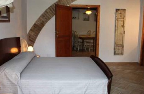 Bazzano Inferiore House | B&B CASTELLO GIRASOLE - Brown Apartment