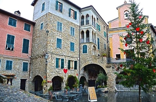 Apricale Bed & Breakfast | B&B Da Marta: King Room with Mountain View