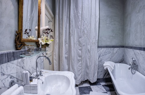 Carrara House | B&B La bottega d'Arte