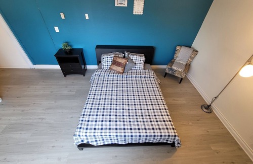 Los Angeles Hotel | (B00) Queen Bed Hotel Style Suite