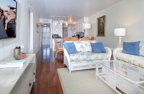 Key Largo Condo | B405 Moon Bay - Inviting Waterfront Condo with Breathtaking Sunsets