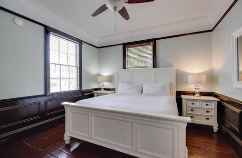 Historic Seaport House | Banana's Foster Guesthouse