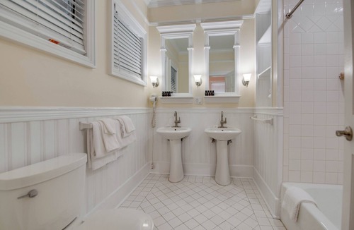 Historic Seaport House | Banana's Foster Guesthouse