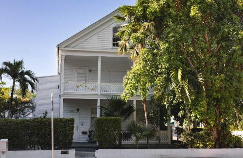 Historic Seaport Apartment | Bananas Foster Guesthouse