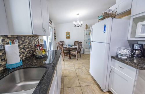 Twin Lakes House | Bayside Key Largo Canal Home with Dock/Jacuzzi/Pool. (Lift not include)