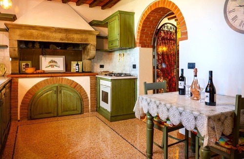 Civitella in Val di Chiana Villa | Beautiful private villa with A/C, WIFI, private pool, TV and pets allowed, close to Arezzo