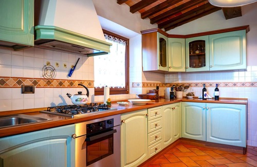 Civitella in Val di Chiana Villa | Beautiful private villa with A/C, WIFI, private pool, TV and pets allowed, close to Arezzo