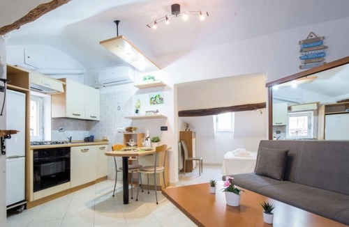 Voltri Apartment | Beach 4M|1BR| A/C| Wi Fi by Tilo