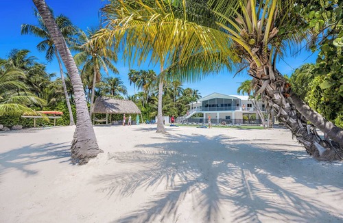 Lower Matecumbe Key House | Beachfront Estate - Two Villas/Heated Pools/Docks/Dolphin & Mahi Key