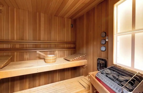 Beachwood Canyon Cabin | Beachwood Cabin Spa with Sauna and Hot Tub