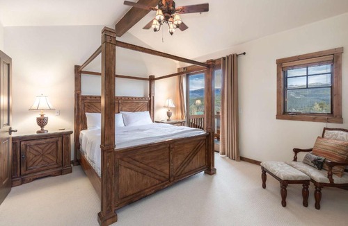 Bear Crossing House | Bear Den