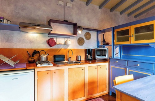 San Bartolomeo al Mare House | Beautiful apartment in villa for 3 people with A/C, WIFI, terrace and pets allowed