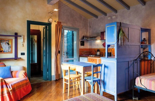San Bartolomeo al Mare House | Beautiful apartment in villa for 3 people with A/C, WIFI, terrace and pets allowed