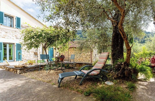 San Bartolomeo al Mare House | Beautiful apartment in villa for 3 guests with WIFI, pets allowed and panoramic view