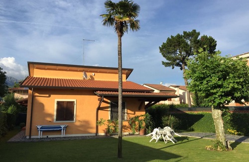 Cinquale Apartment | Beautiful villa with garden all round. Quiet area, modern furniture and all well-looked after. WIFI,