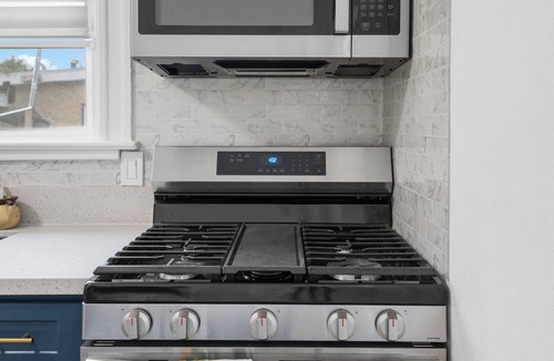 North Long Beach Apartment | Beautiful 3-bedroom apartment in Long Beach