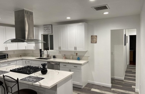 West Rancho Dominguez House | Beautiful 4 bedroom house that sleeps 8 people