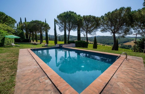 Tavarnelle Val di Pesa Villa | Beautiful apartment in villa for 2 people with WIFI, pool and TV, close to Greve In Chianti