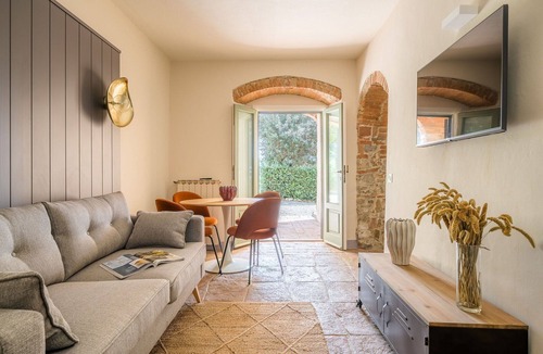 Tavarnelle Val di Pesa Villa | Beautiful apartment in villa for 2 people with WIFI, pool and TV, close to Greve In Chianti