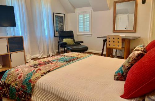 Greater Wilshire - Hancock Park House | Beautiful airy architect-designed room and brand new private luxe bathroom