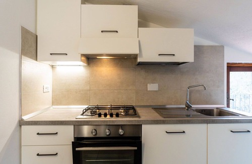 Diano Castello Apartment | Beautiful apartment for 6 people with WIFI, pool, TV, terrace and pets allowed