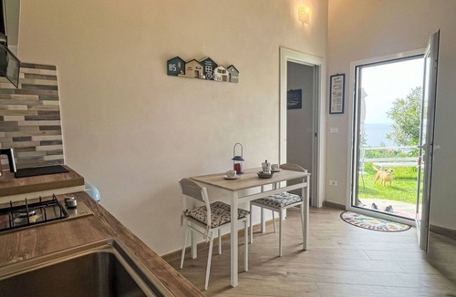 Finale Ligure Villa | Beautiful apartment in villa for 2 guests with WIFI, TV, balcony and pets allowed