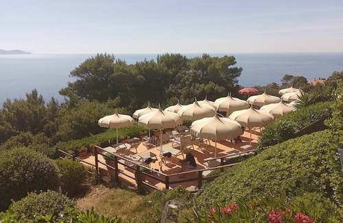 Cala Piccola Apartment | Beautiful apartment for 4 guests with WIFI, pool, A/C, TV, terrace, pets allowed and panoramic v.