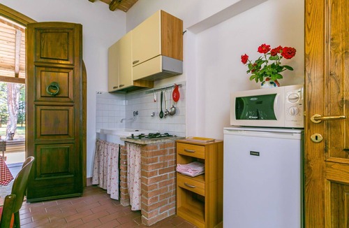 Suvereto Villa | Beautiful apartment in villa for 4 guests with WIFI, A/C, pool and terrace