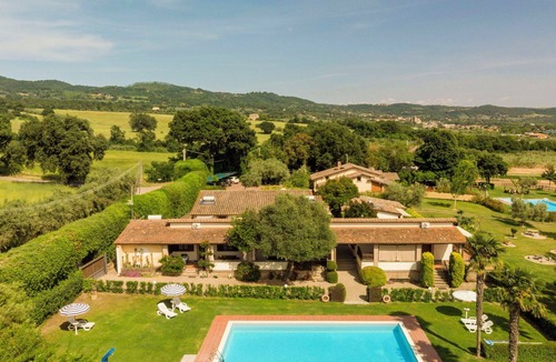 Bolsena Villa | Beautiful apartment in villa for 5 guests with WIFI, pool, TV, terrace and pets allowed