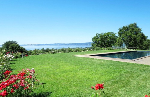 Bolsena House | Beautiful apartment in villa for 2 guests with pool, TV, terrace and pets allowed