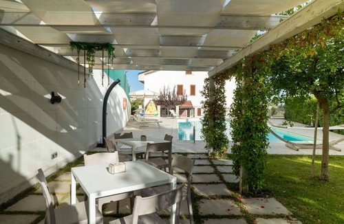 Collecorvino Apartment | Beautiful apartment for 6 people with private pool, WIFI, A/C, TV, patio and pets allowed