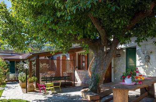Valloria Apartment | Beautiful apartment for 4 people with hot tub, WIFI, pool, TV, patio and parking
