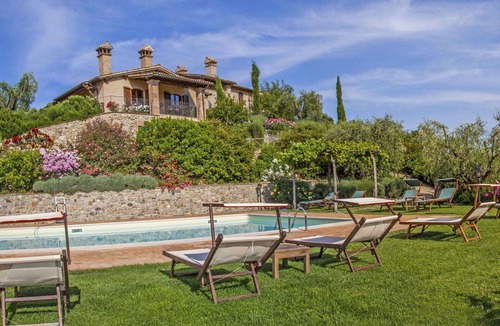Allerona Apartment | Beautiful apartment for 6 guests with WIFI, pool, TV, patio, pets allowed and panoramic view
