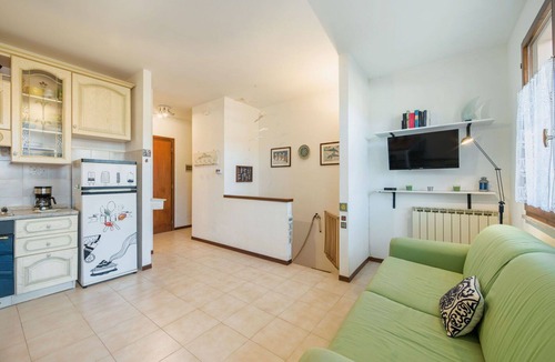 Pignone Apartment | Beautiful apartment for 4 people with WIFI, pool, TV and pets allowed