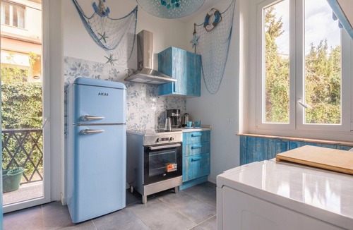 Nervi Apartment | Beautiful apartment for 8 people with WIFI, A/C, balcony, pets allowed and panoramic view