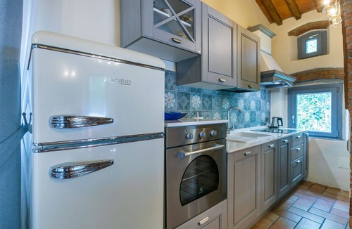 Castagneto Carducci Villa | Beautiful apartment in villa for 5 people with A/C, WIFI, pool, TV, patio and pets allowed