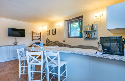 Castagneto Carducci Villa | Beautiful apartment in villa for 5 people with A/C, WIFI, pool, TV, patio and pets allowed