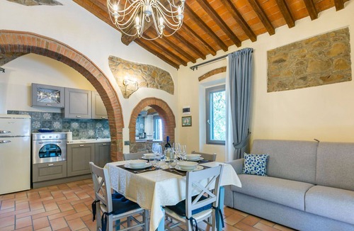 Castagneto Carducci Villa | Beautiful apartment in villa for 5 people with A/C, WIFI, pool, TV, patio and pets allowed