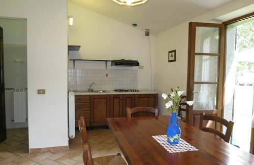 Lisciano Niccone Villa | Beautiful apartment in villa for 4 guests with pool, WIFI, patio, pets allowed and parking