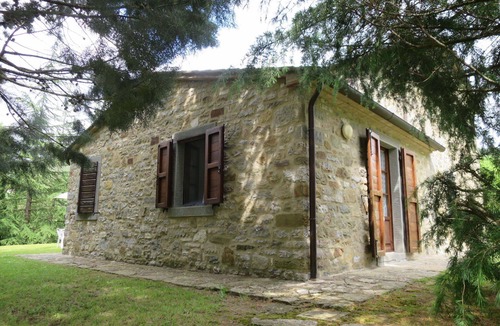 Lisciano Niccone Villa | Beautiful apartment in villa for 4 guests with pool, WIFI, patio, pets allowed and parking