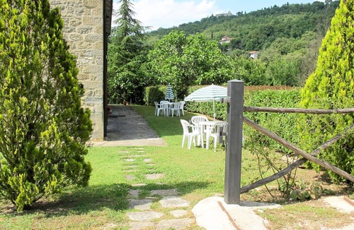 Lisciano Niccone Villa | Beautiful apartment in villa for 4 guests with pool, WIFI, patio, pets allowed and parking