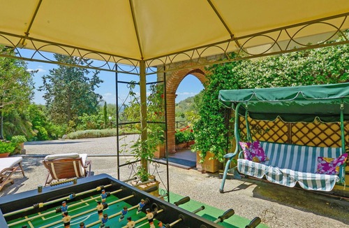 Cortona Villa | Beautiful apartment in villa with pool, WIFI, TV, patio, pets allowed, panoramic view and parking