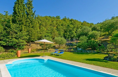 Cortona Villa | Beautiful apartment in villa with pool, WIFI, TV, patio, pets allowed, panoramic view and parking