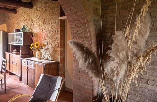 Sasso dʼOmbrone Villa | Beautiful apartment in villa with A/C, pool, WIFI, TV, patio, pets allowed and panoramic view
