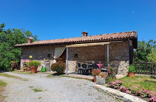Molazzana Villa | Beautiful apartment in villa for 4 people with pool, WIFI, TV and terrace