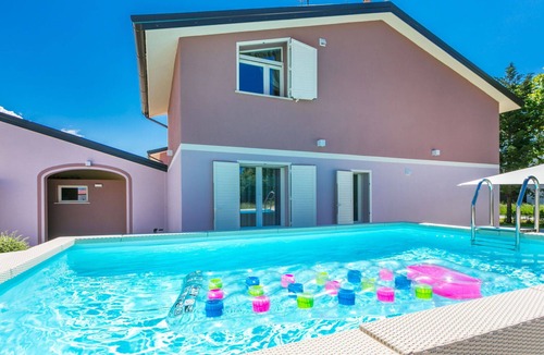 Cecina Apartment | Beautiful apartment for 7 guests with A/C, private pool, WIFI, TV, terrace and pets allowed
