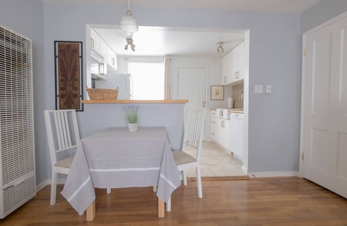North Central Apartment | Beautiful bungalow, close to Pasadena.