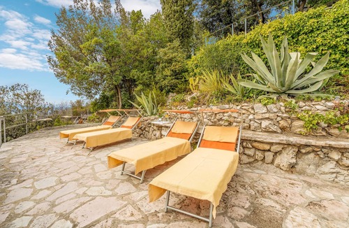 Poggio Catino House | Beautiful, elegant villa overlooking the valley around Poggio Catino.